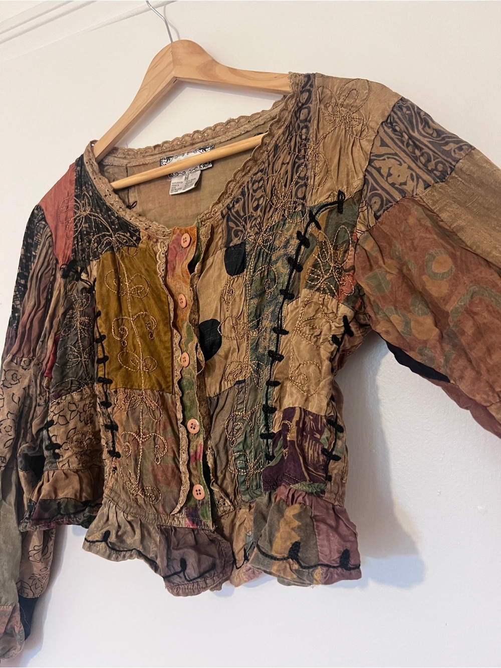 Vintage 90s/ Y2K Bohemian Patchwork Button-Front Women’s Top balloon sleeves